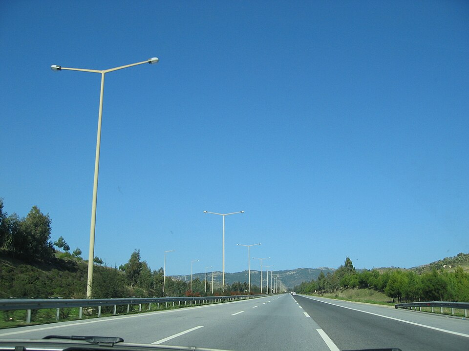 File:Aydin izmir otoyolu (01.01.2010) ^ 20° sunny - günesli 20° - panoramio.jpg